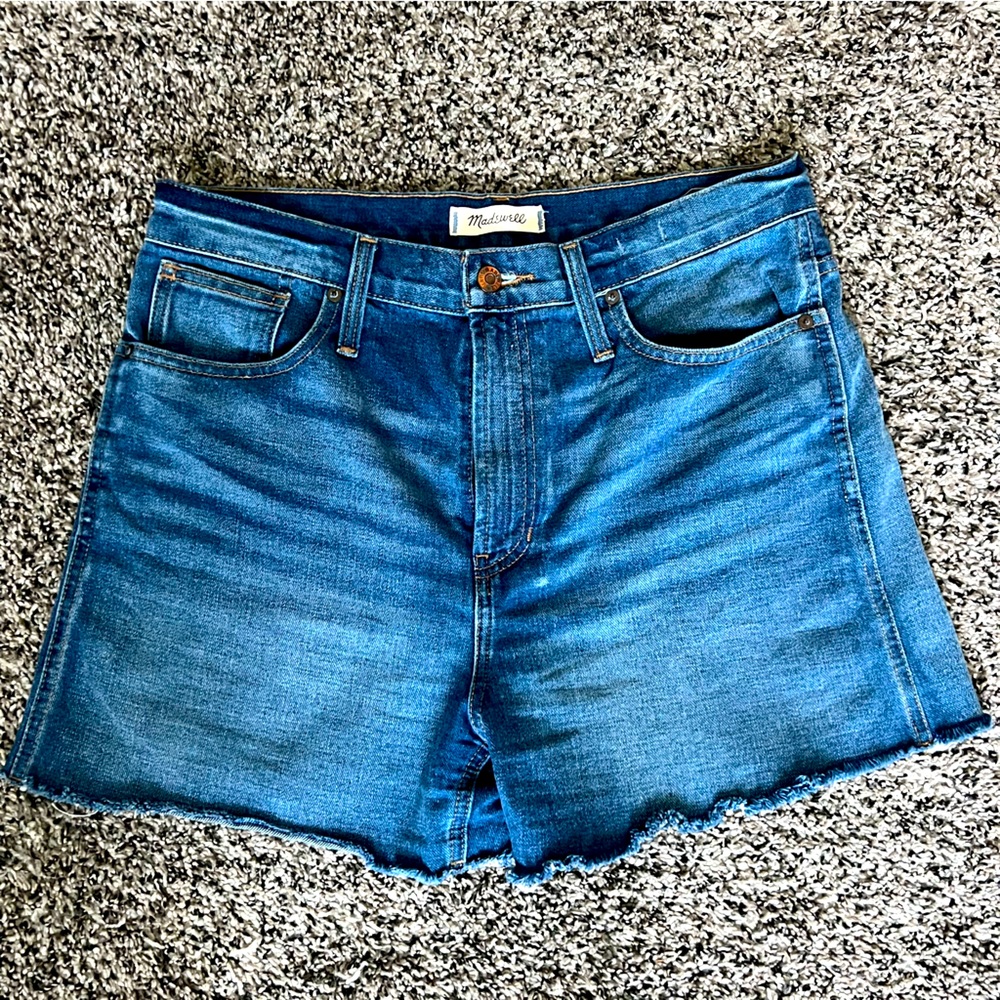Madewell Jean Shorts. SZ 29 WMS. Medium wash. Perfect Condition.